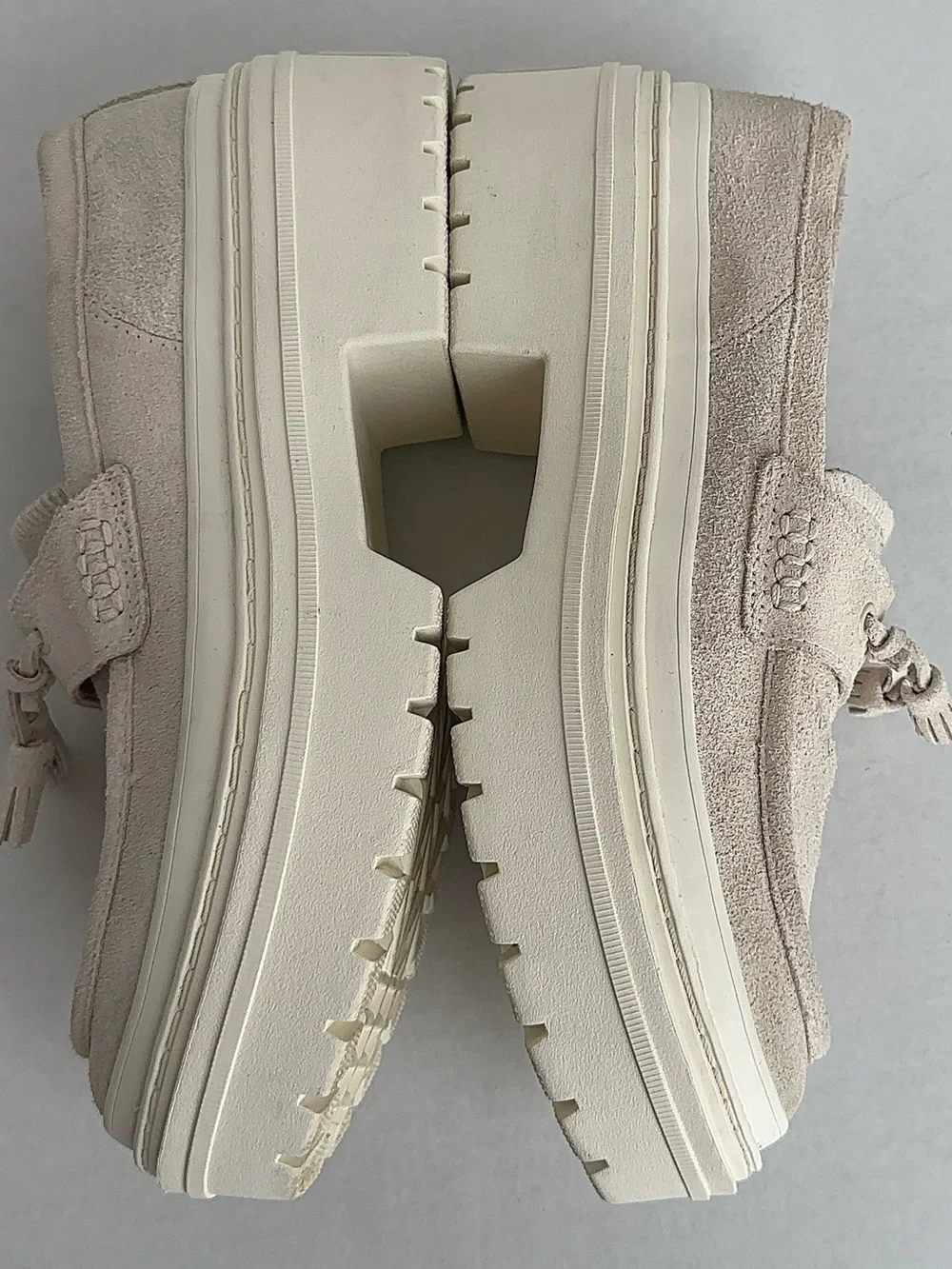 Converse Lugged Heel Dune/Egret Suede Loafers Women’s Size 7.5 Chunky Platform